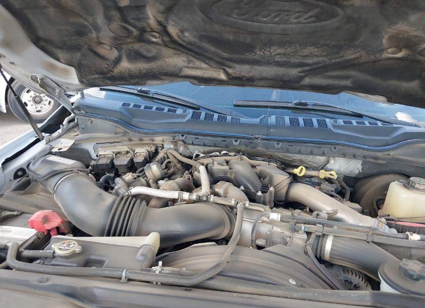 Photo 10 of 2019 Ford F-350 LARIAT (VIN 1FT8W3BTXKEE72965)