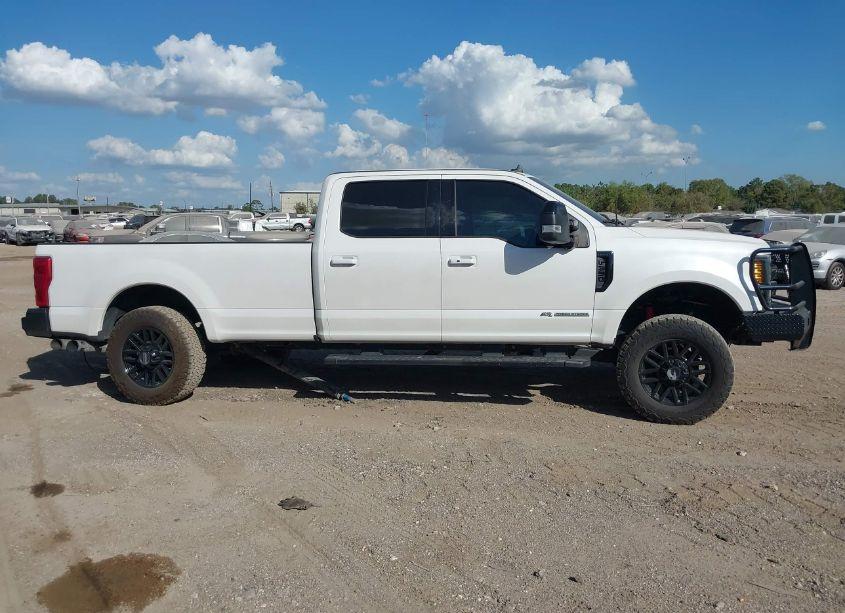 Photo 13 of 2019 Ford F-350 LARIAT (VIN 1FT8W3BTXKEE72965)