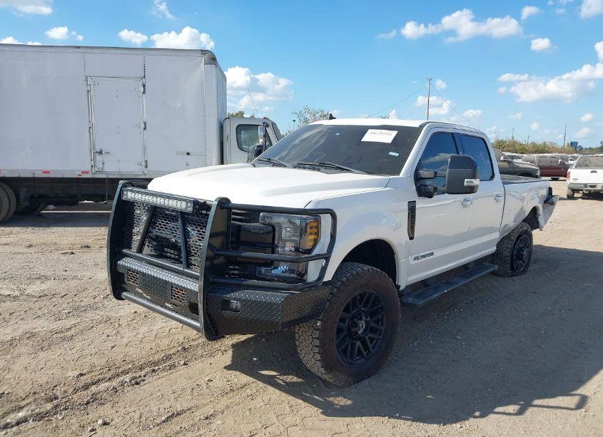 Photo 2 of 2019 Ford F-350 LARIAT (VIN 1FT8W3BTXKEE72965)