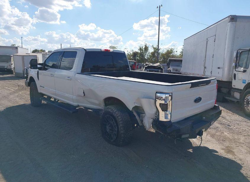 Photo 3 of 2019 Ford F-350 LARIAT (VIN 1FT8W3BTXKEE72965)