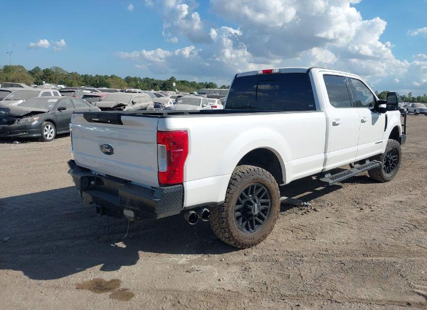 Photo 4 of 2019 Ford F-350 LARIAT (VIN 1FT8W3BTXKEE72965)