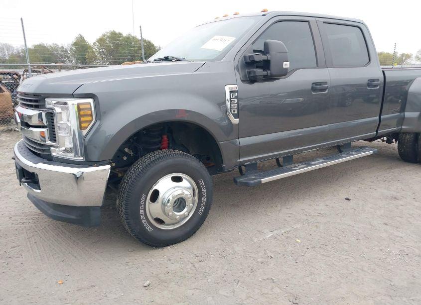 Photo 2 of 2019 Ford F-350 XL (VIN 1FT8W3D62KEF37220)