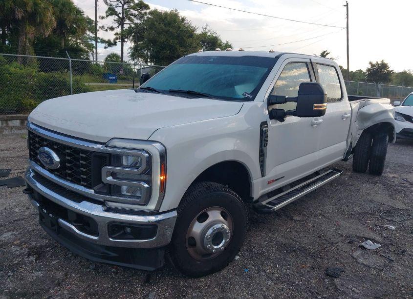 Photo 2 of 2024 Ford F-350 LARIAT (VIN 1FT8W3DM3RED42347)