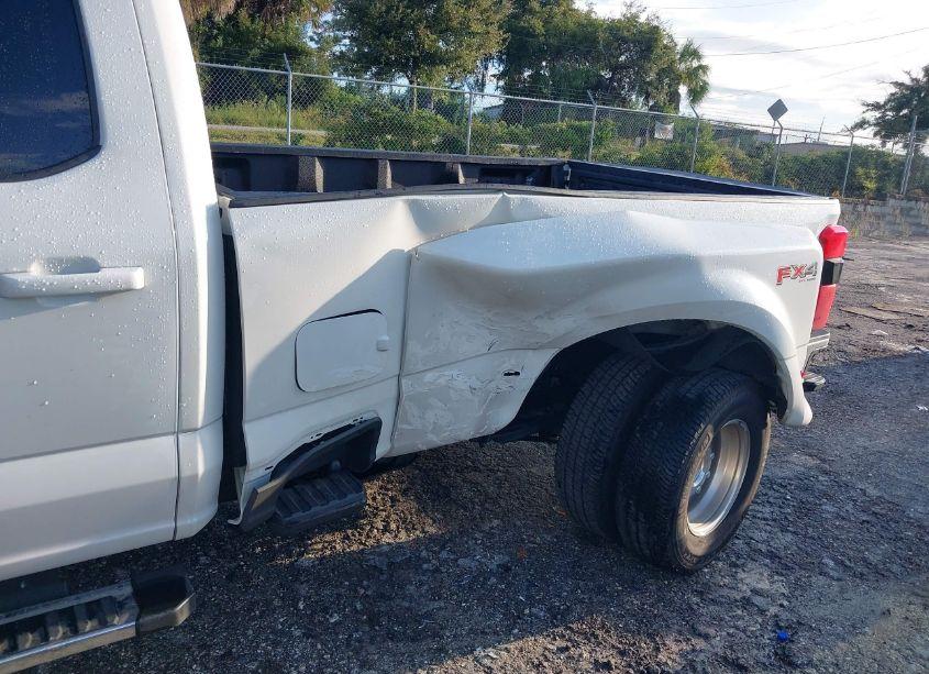 Photo 6 of 2024 Ford F-350 LARIAT (VIN 1FT8W3DM3RED42347)