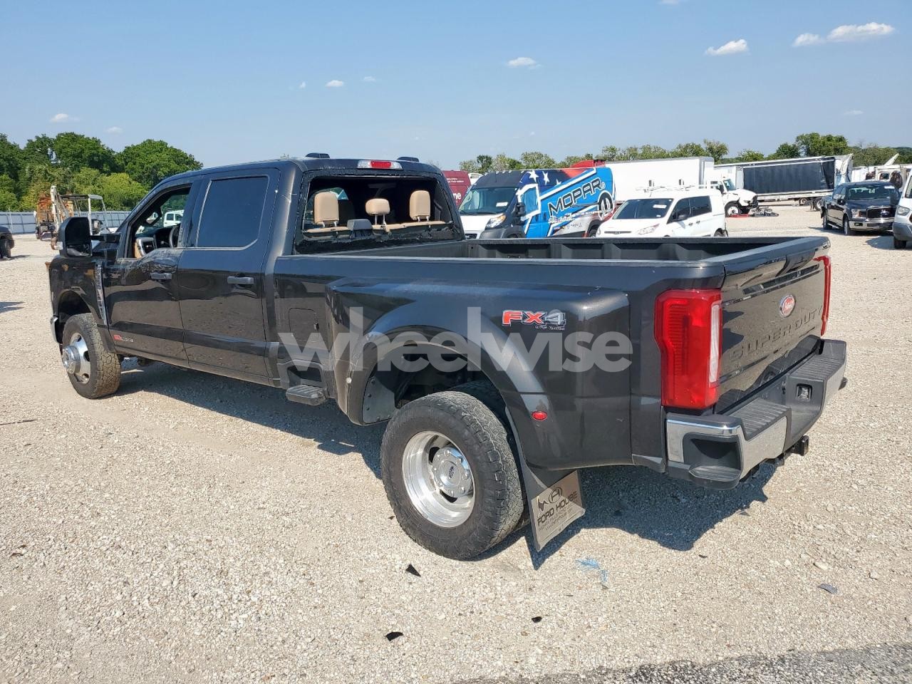 Photo 2 of 2024 FORD F350 SUPER DUTY (VIN 1FT8W3DM4REC62569)