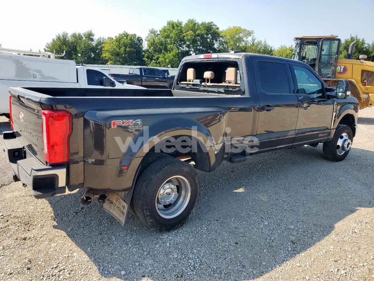 Photo 3 of 2024 FORD F350 SUPER DUTY (VIN 1FT8W3DM4REC62569)
