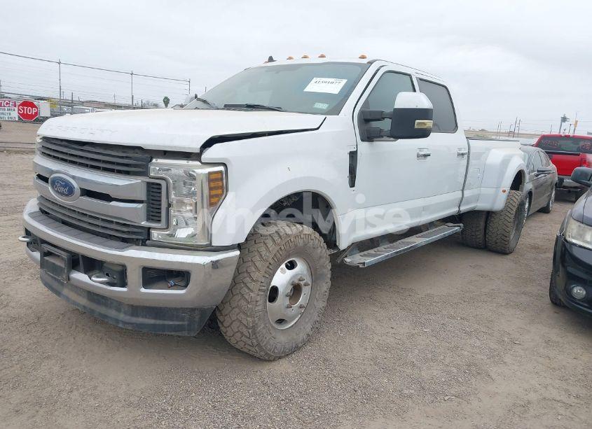 Photo 2 of 2019 Ford F-350 XLT (VIN 1FT8W3DT1KED26676)