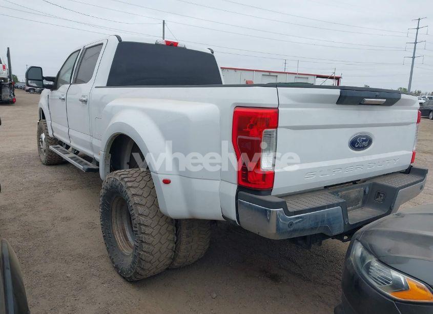 Photo 3 of 2019 Ford F-350 XLT (VIN 1FT8W3DT1KED26676)