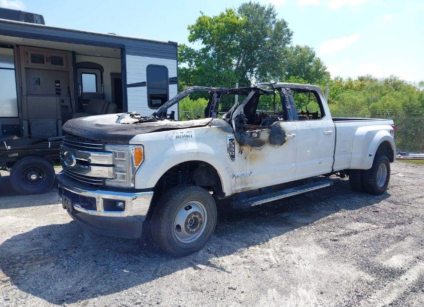 Photo 2 of 2019 Ford F-350 LARIAT (VIN 1FT8W3DT2KEE80894)