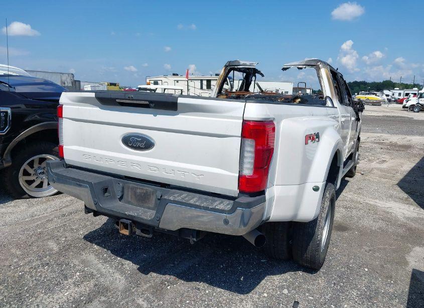 Photo 4 of 2019 Ford F-350 LARIAT (VIN 1FT8W3DT2KEE80894)