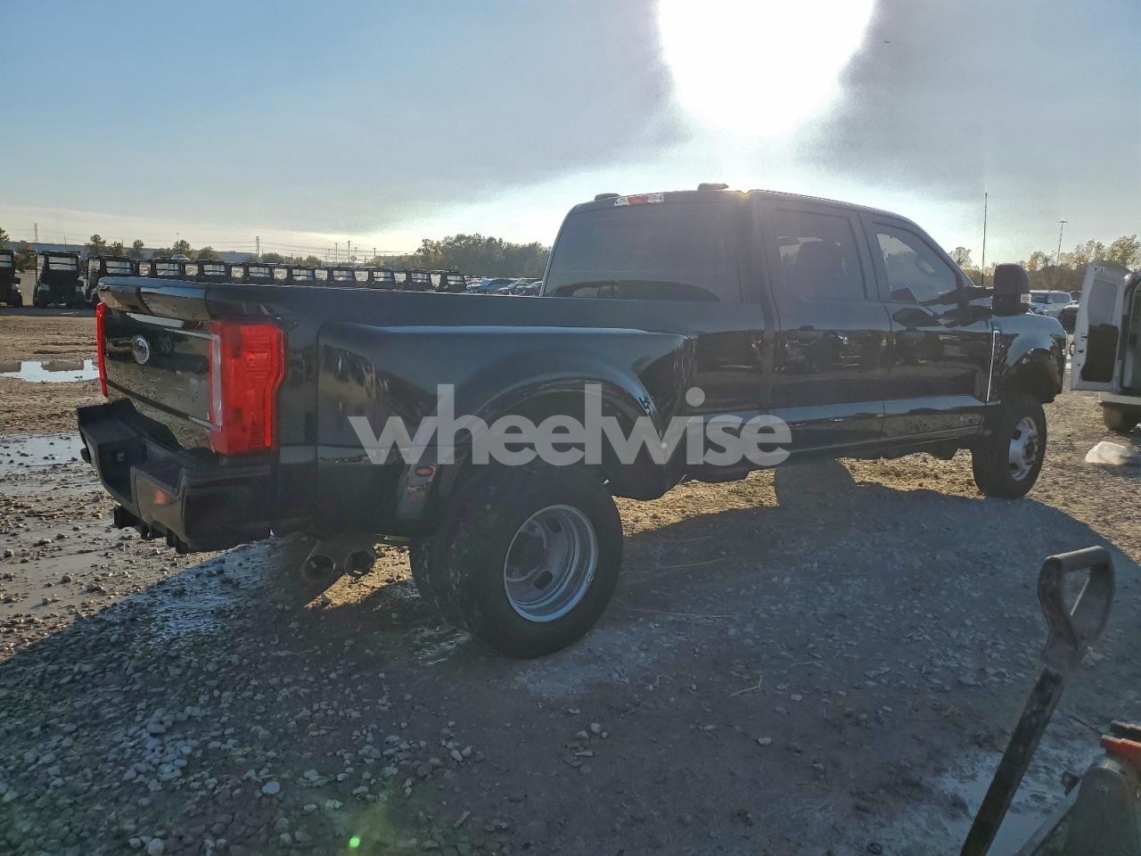 Photo 3 of 2024 FORD F350 SUPER DUTY (VIN 1FT8W3DT2REC47074)