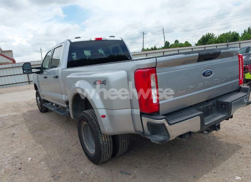 Photo 3 of 2024 Ford F-350 XLT (VIN 1FT8W3DT3RED57910)