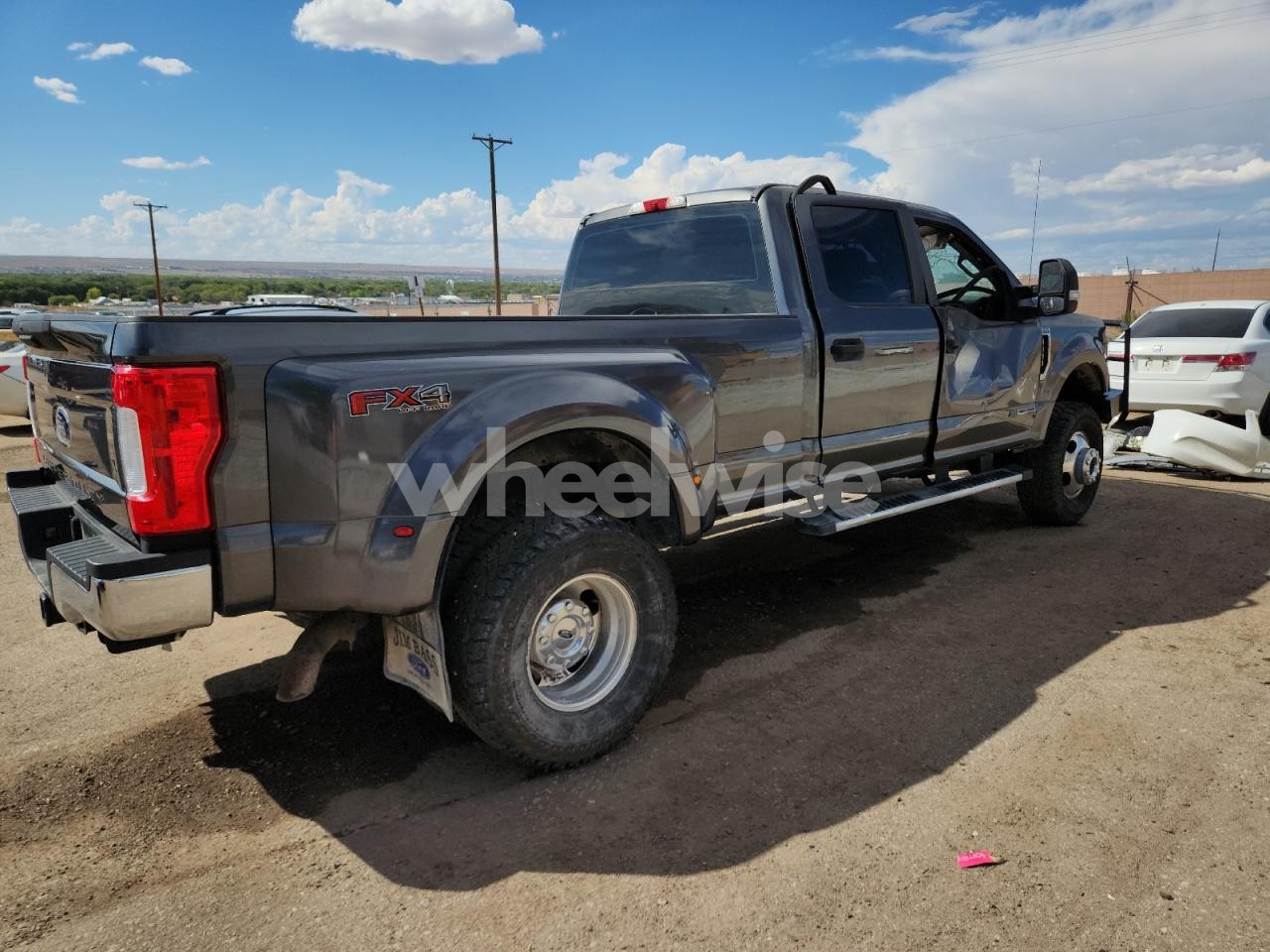 Photo 3 of 2019 FORD SUPER DUTY F-350 W/D (VIN 1FT8W3DT7KEF33766)