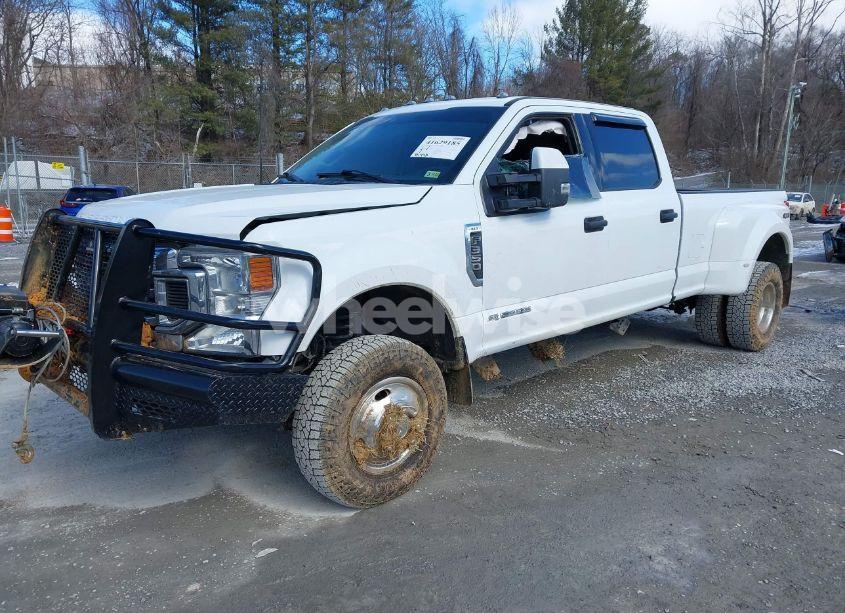 Photo 2 of 2022 Ford F-350 XLT (VIN 1FT8W3DT7NEG27165)