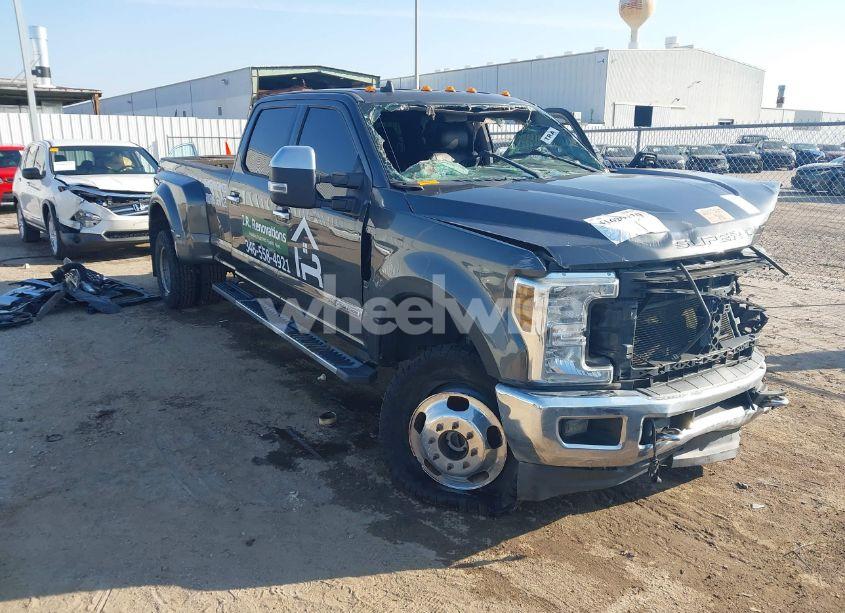 2019 Ford F-350 LARIAT (VIN 1FT8W3DT9KEF64792) main photo