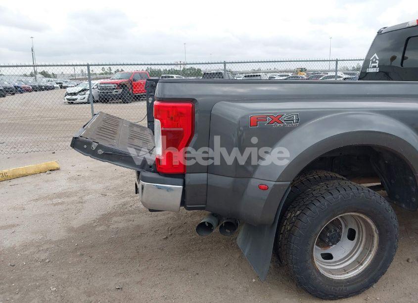 Photo 13 of 2019 Ford F-350 LARIAT (VIN 1FT8W3DT9KEF64792)