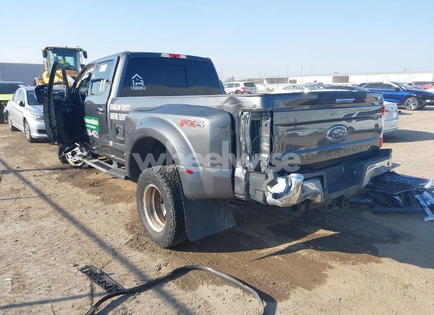Photo 3 of 2019 Ford F-350 LARIAT (VIN 1FT8W3DT9KEF64792)