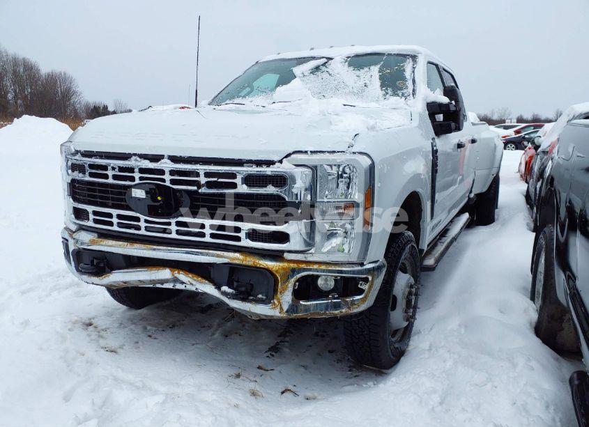 Photo 2 of 2024 Ford F-350 XLT (VIN 1FT8W3DT9RED80057)