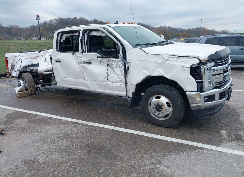 2019 Ford F-350 LARIAT (VIN 1FT8W3DTXKEC67837) main photo