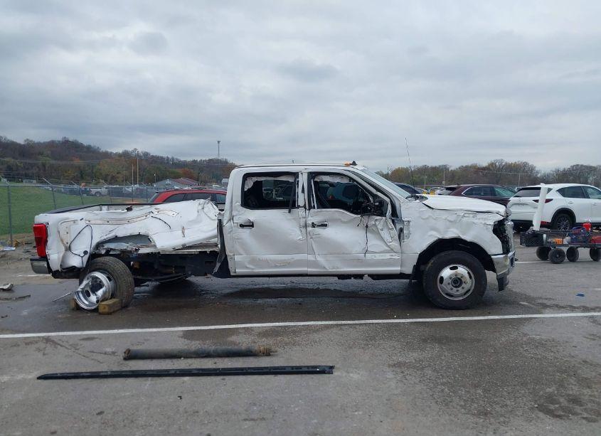 Photo 16 of 2019 Ford F-350 LARIAT (VIN 1FT8W3DTXKEC67837)