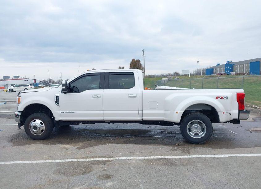 Photo 17 of 2019 Ford F-350 LARIAT (VIN 1FT8W3DTXKEC67837)