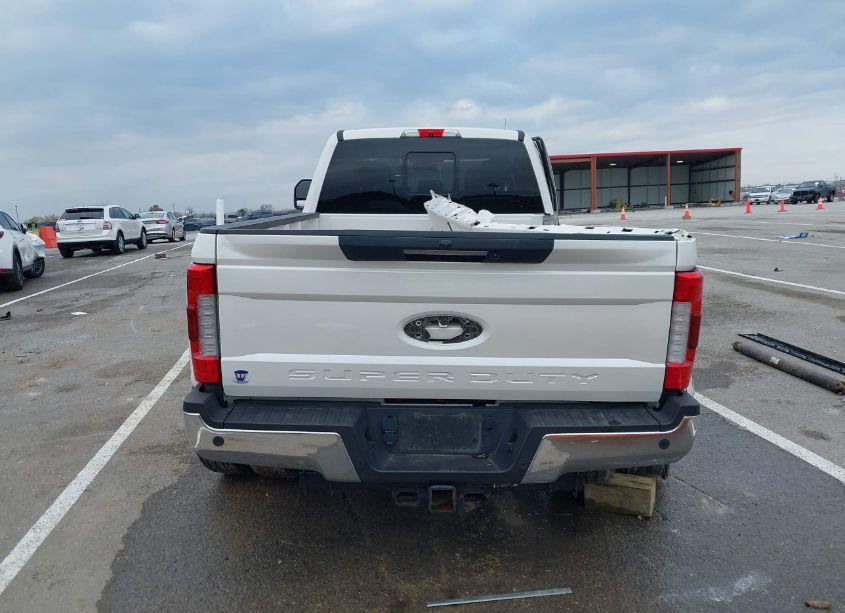 Photo 18 of 2019 Ford F-350 LARIAT (VIN 1FT8W3DTXKEC67837)