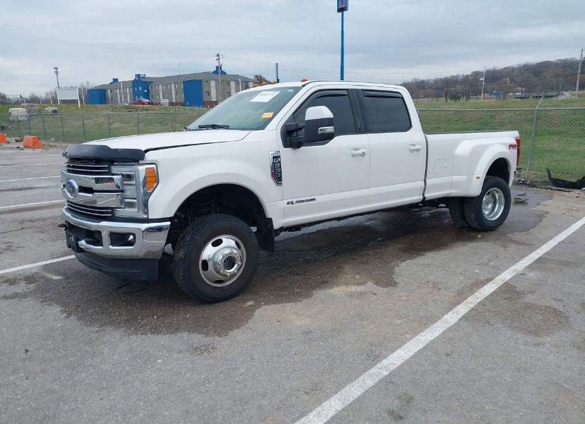 Photo 2 of 2019 Ford F-350 LARIAT (VIN 1FT8W3DTXKEC67837)