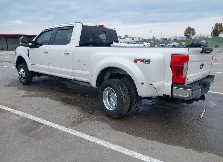 Photo 3 of 2019 Ford F-350 LARIAT (VIN 1FT8W3DTXKEC67837)