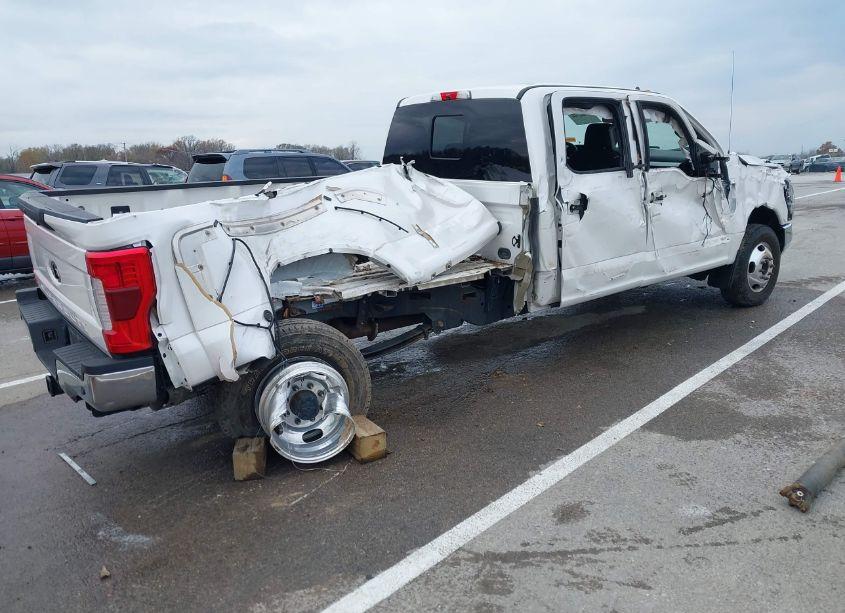 Photo 4 of 2019 Ford F-350 LARIAT (VIN 1FT8W3DTXKEC67837)