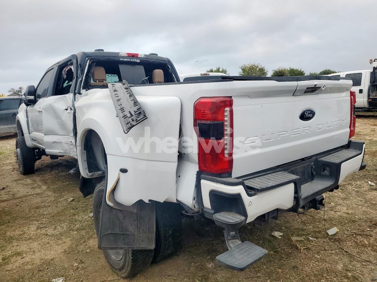 Photo 2 of 2024 FORD F450 SUPER DUTY N/A (VIN 1FT8W4DT5REC01292)