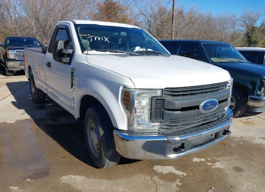 2018 Ford F-250 XL (VIN 1FTBF2A61JEC06888) main photo