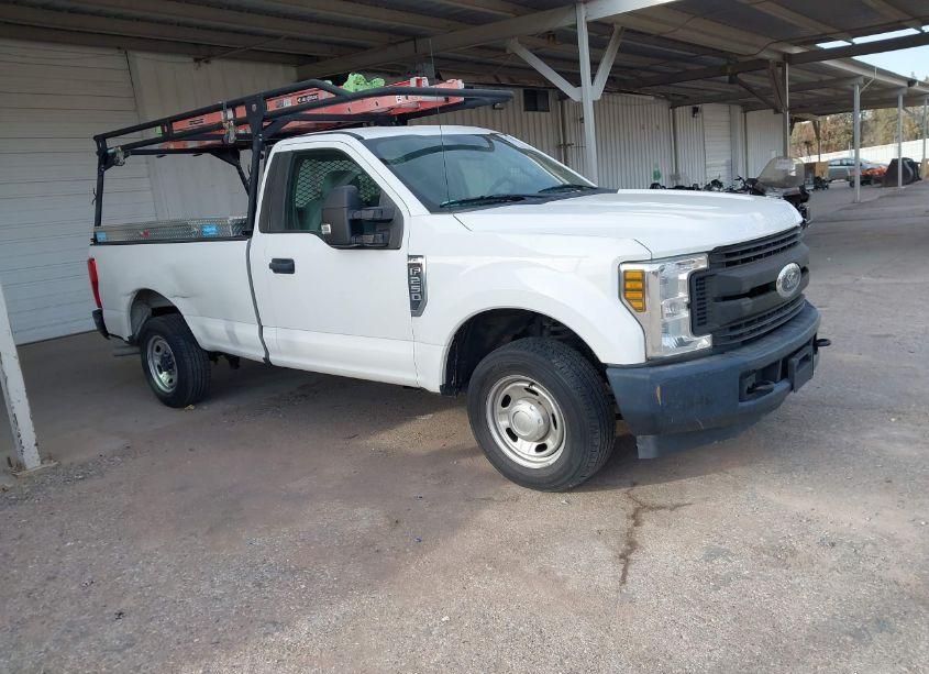 2018 Ford F-250 XL (VIN 1FTBF2A61JEC47943) main photo