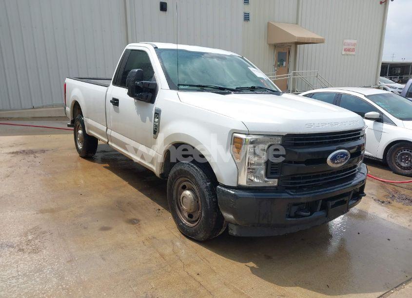 2019 Ford F-250 XL (VIN 1FTBF2A61KEC81110) main photo