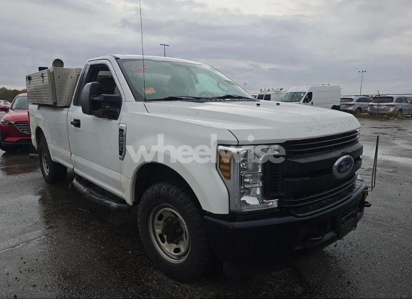 2019 Ford F-250 XL (VIN 1FTBF2A67KEG48981) main photo