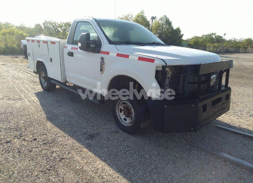 2017 Ford F-250 XL (VIN 1FTBF2BT9HEC33223) main photo