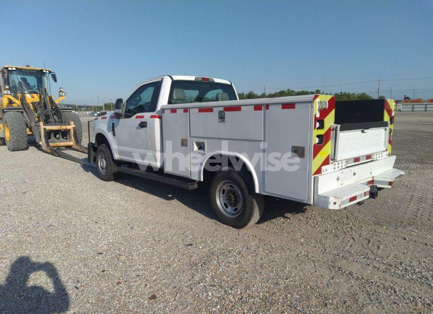 Photo 3 of 2017 Ford F-250 XL (VIN 1FTBF2BT9HEC33223)