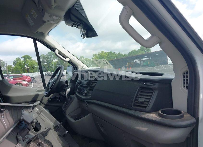 Photo 5 of 2022 Ford Transit-250 N/A (VIN 1FTBR1C83NKA81478)