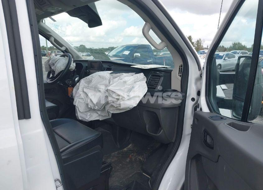 Photo 5 of 2022 Ford Transit-250 N/A (VIN 1FTBR1Y80NKA08397)