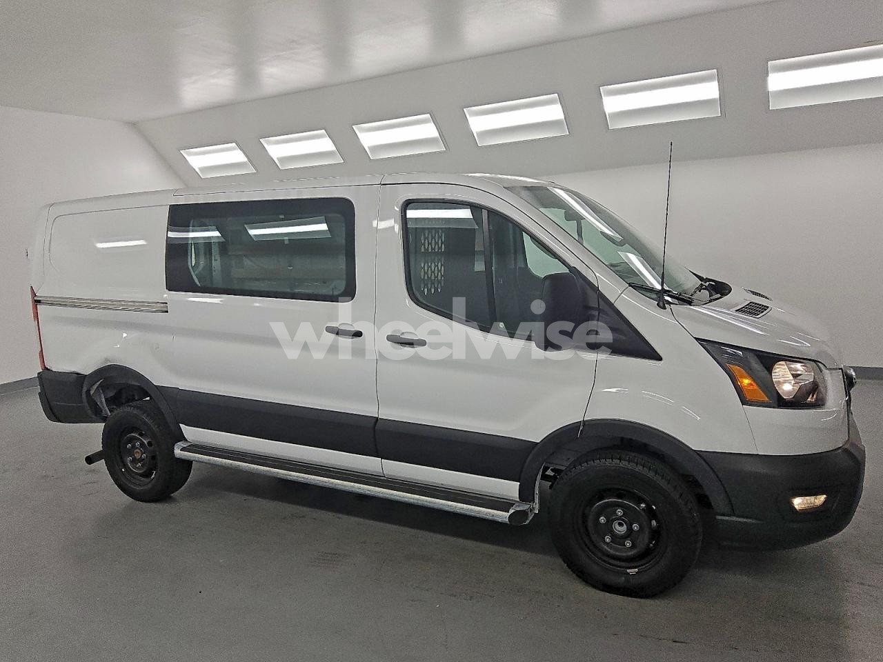 Photo 4 of 2025 FORD TRANSIT T-250 (VIN 1FTBR1Y84SKB04285)