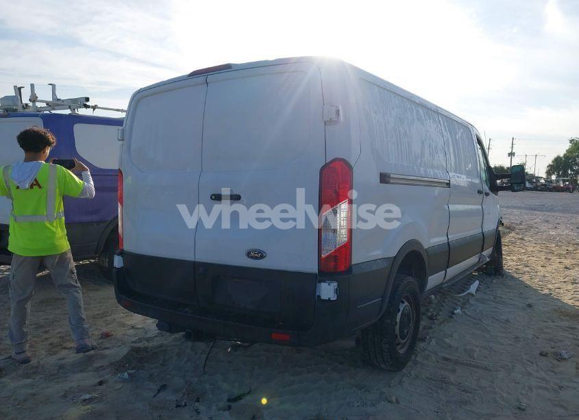 Photo 4 of 2022 Ford Transit-250 N/A (VIN 1FTBR1Y87NKA08395)