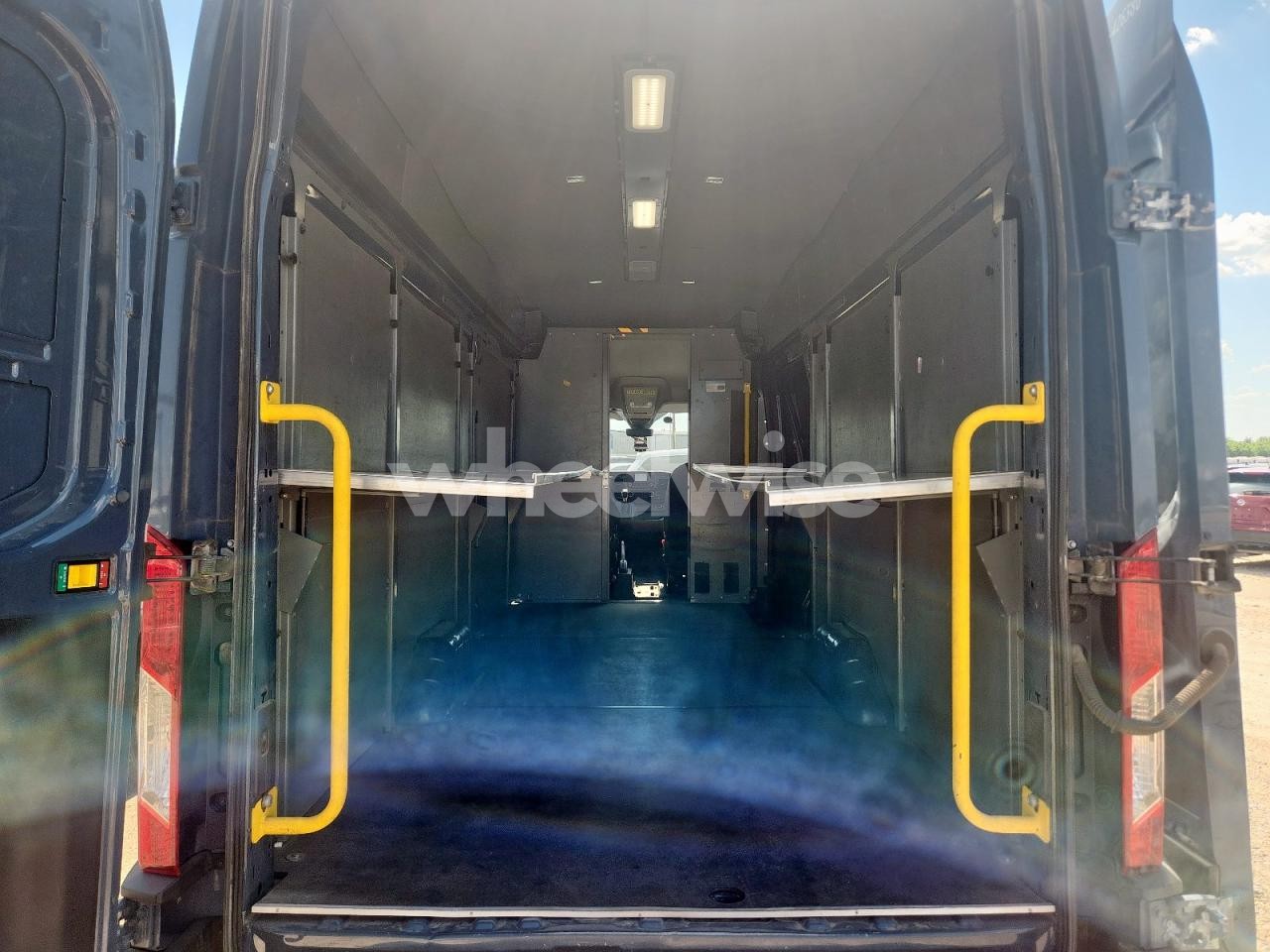 Photo 10 of 2020 FORD TRANSIT T-250 (VIN 1FTBR3X86LKB13469)