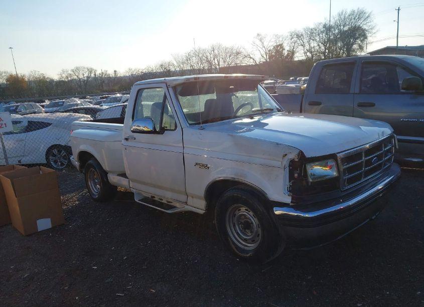 1994 Ford F150 (VIN 1FTCF15YXRNB06276) main photo