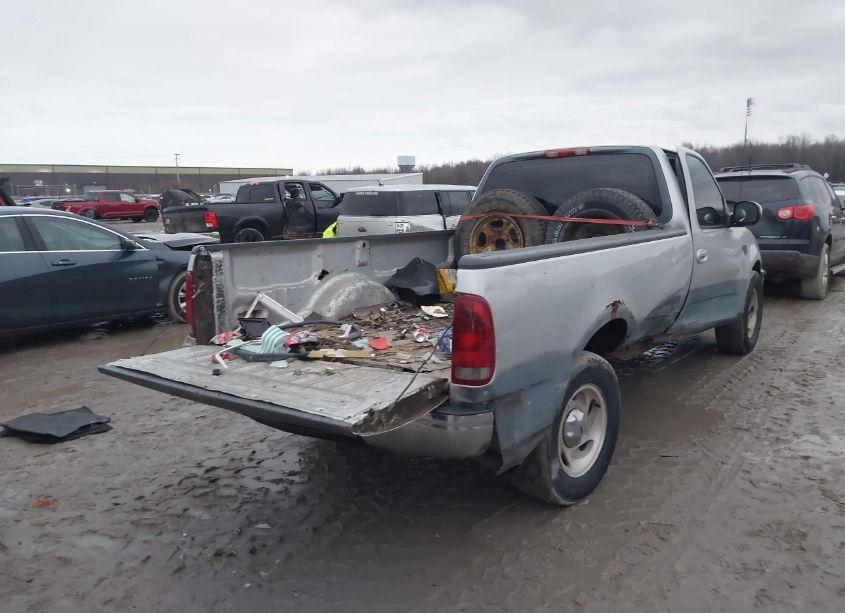 Photo 4 of 1998 Ford F-150 LARIAT/STANDARD/XL/XLT (VIN 1FTDF17W3WNA09626)