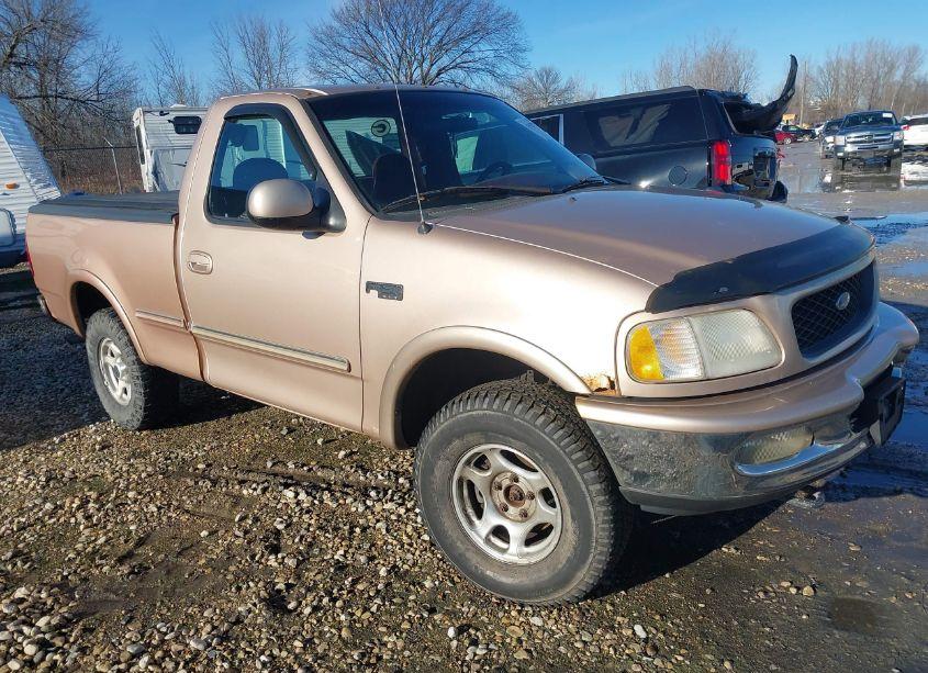 1997 Ford F-150 STANDARD/XL/XLT (VIN 1FTDF1827VNA83643) main photo