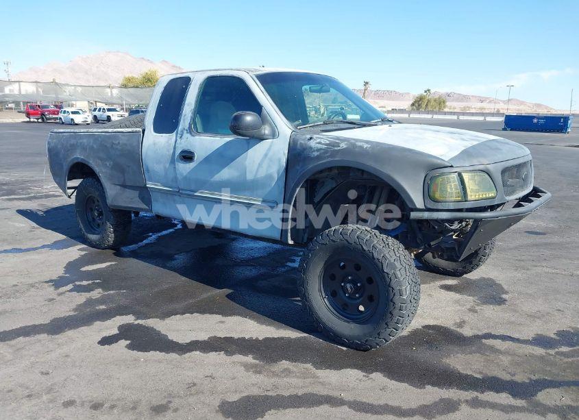 1997 Ford F-150 LARIAT/STANDARD/XL/XLT (VIN 1FTDX1764VKD56203) main photo