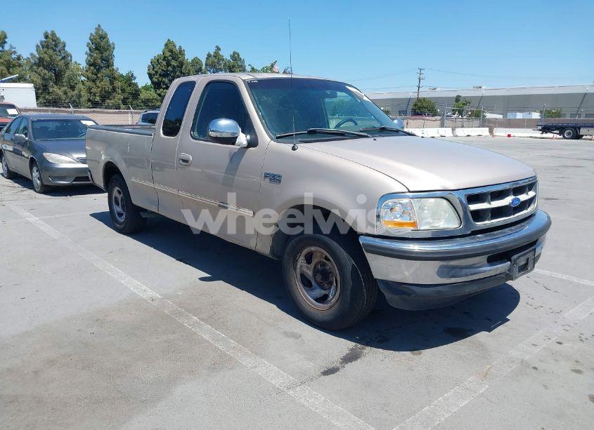 1997 Ford F-150 LARIAT/STANDARD/XL/XLT (VIN 1FTDX17W6VKC39447) main photo
