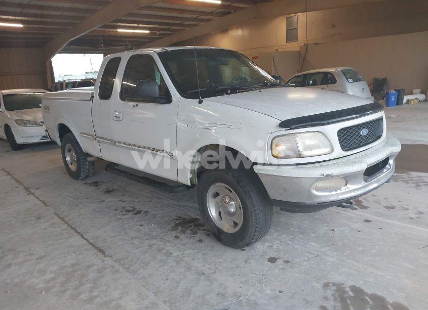 1997 Ford F-150 LARIAT/XL/XLT (VIN 1FTDX1861VNA65140) main photo