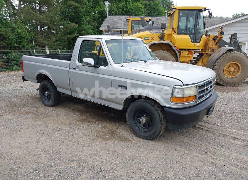 1996 Ford F150 (VIN 1FTEF15YXTLC17633) main photo