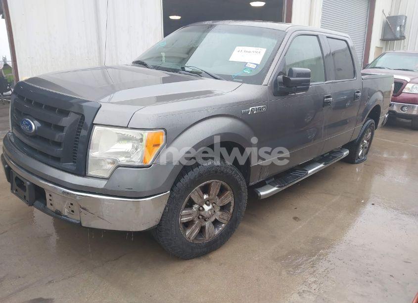 Photo 2 of 2010 Ford F-150 XLT (VIN 1FTEW1C82AFA36718)