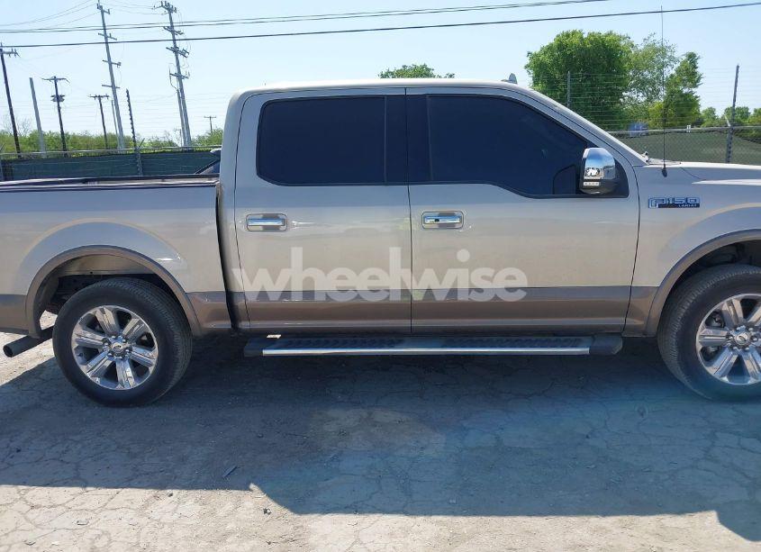 Photo 13 of 2018 Ford F-150 LARIAT (VIN 1FTEW1CG3JKD32135)